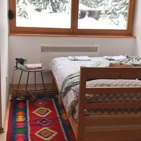 Silueta Dvorista Τζαχορίνα